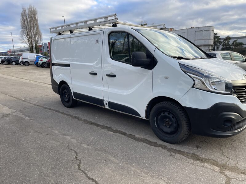 <h1>RENAULT TRAFIC 2015</h1>