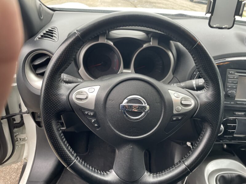 <h1>NISSAN JUKE 2011</h1>