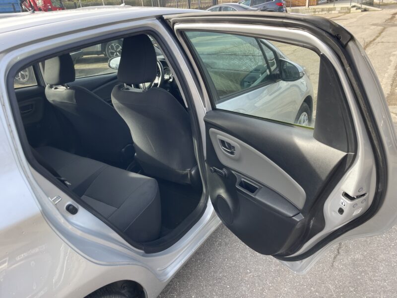 <h1>TOYOTA YARIS 2019</h1>