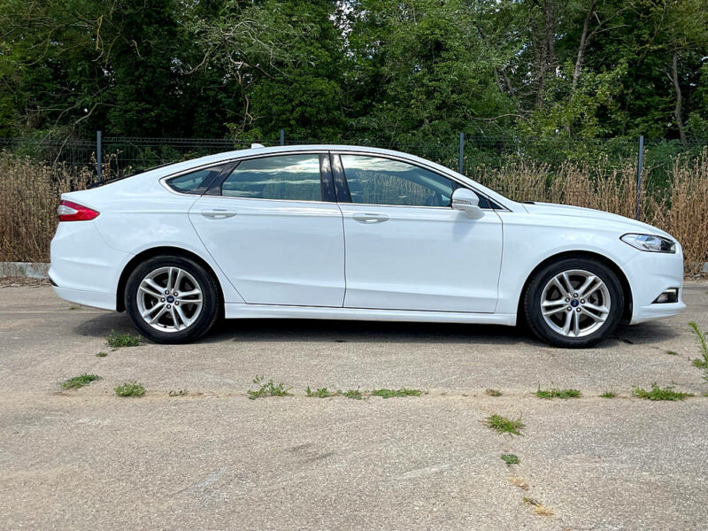 <h1>FORD MONDEO 2017</h1>