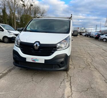 RENAULT TRAFIC 2015