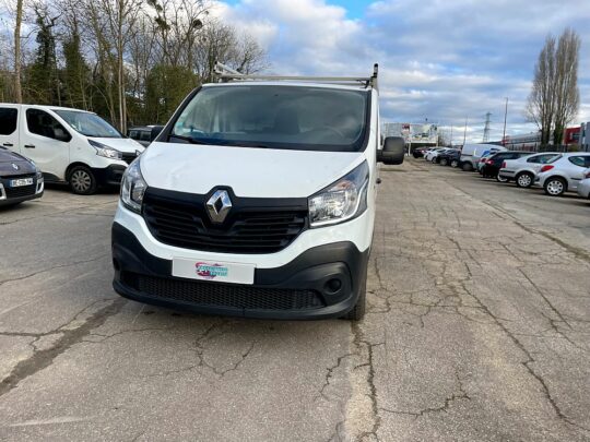 RENAULT TRAFIC 2015