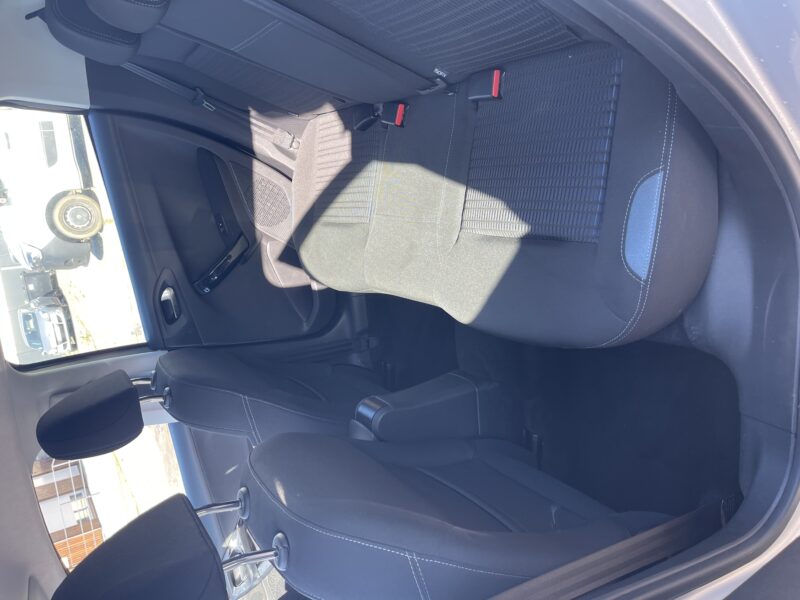 <h1>PEUGEOT 208 1.6 EHDI 92CH BLUE LION BUSINESS PACK</h1>
