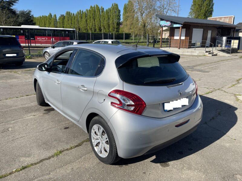 <h1>PEUGEOT 208 1.6 EHDI 92CH BLUE LION BUSINESS PACK</h1>