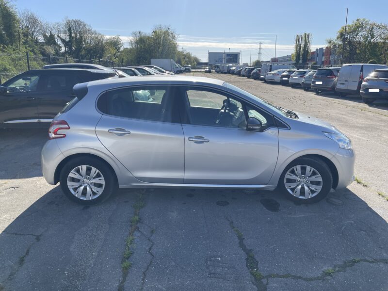 <h1>PEUGEOT 208 1.6 EHDI 92CH BLUE LION BUSINESS PACK</h1>