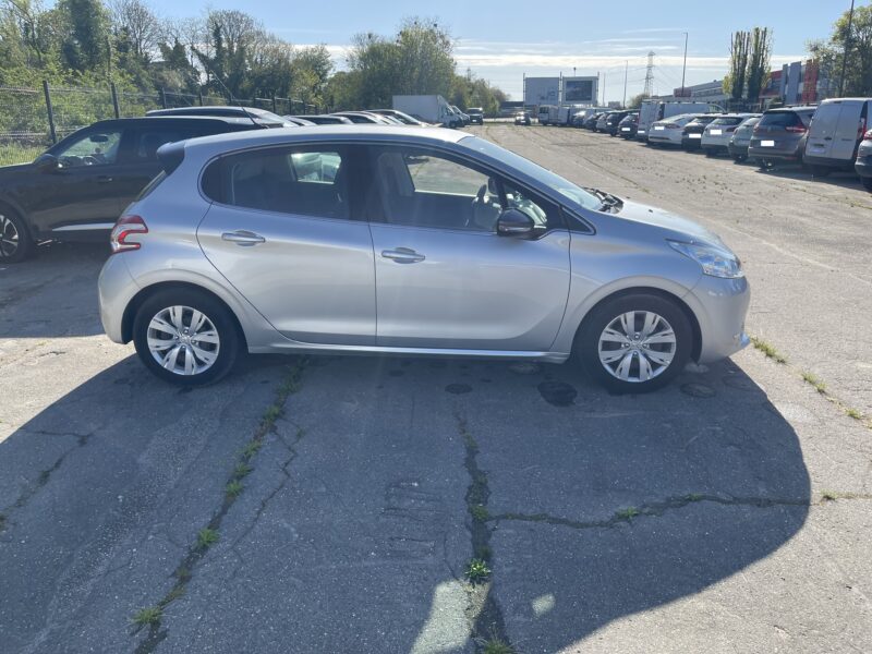 <h1>PEUGEOT 208 1.6 EHDI 92CH BLUE LION BUSINESS PACK</h1>