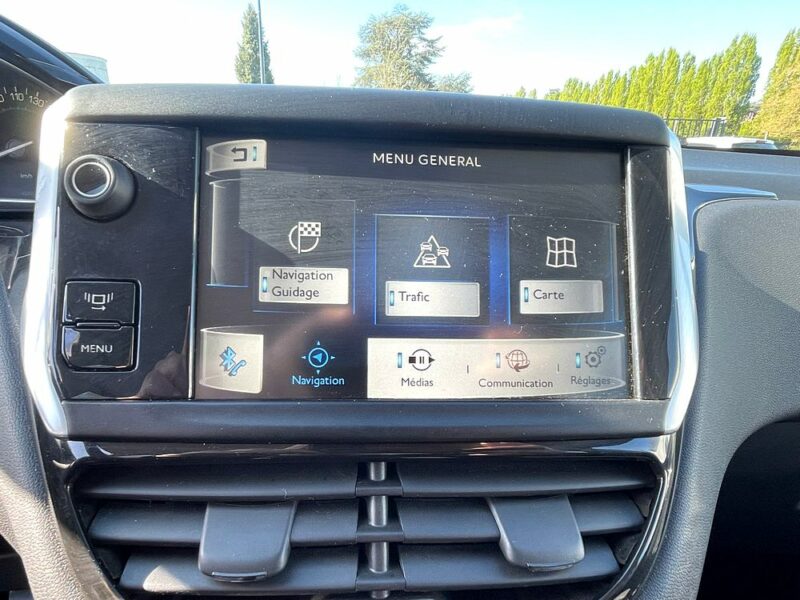 <h1>PEUGEOT 208 1.6 EHDI 92CH BLUE LION BUSINESS PACK</h1>
