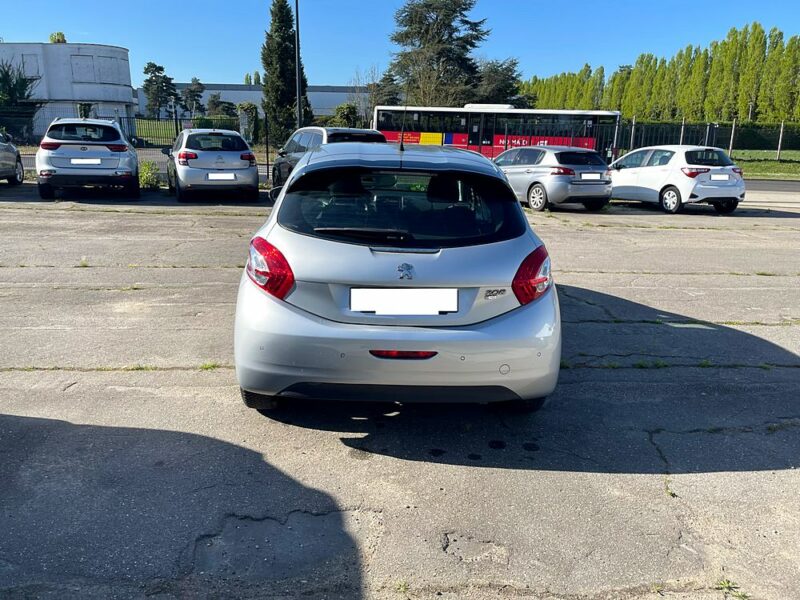 <h1>PEUGEOT 208 1.6 EHDI 92CH BLUE LION BUSINESS PACK</h1>